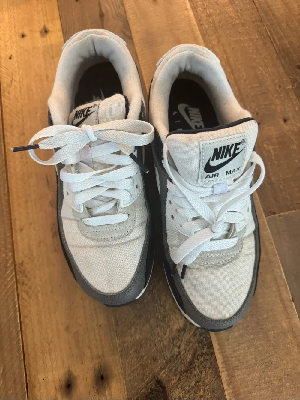 Nike Air Max Size 6 (women’s size 7 1/2)